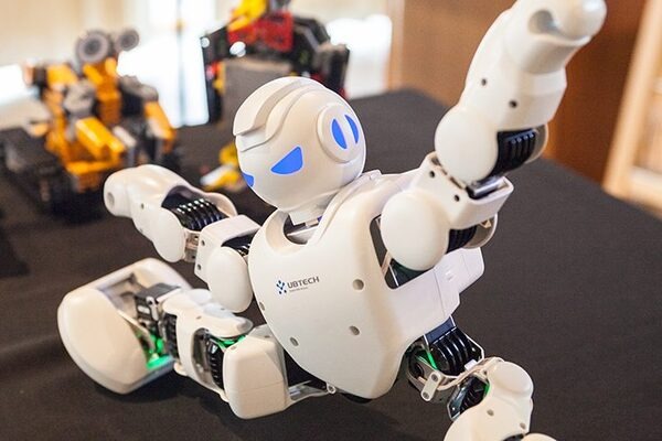 UBTECHのダンスロボット「Alpha1 pro」を62,640円で国内販売、リンクスが「ジムロボット」などでSTEM教育の市場拡大めざす