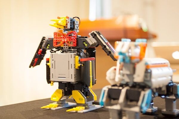 UBTECHのダンスロボット「Alpha1 pro」を62,640円で国内販売、リンクスが「ジムロボット」などでSTEM教育の市場拡大めざす