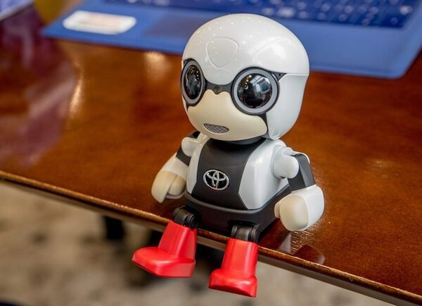 【速攻レビュー】トヨタのコミュニケーションロボット「KIROBO mini(キロボミニ)」入手しました！