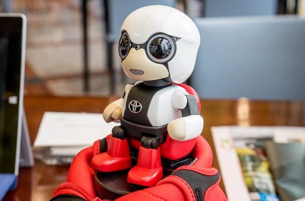 【速攻レビュー】トヨタのコミュニケーションロボット「KIROBO mini(キロボミニ)」入手しました！