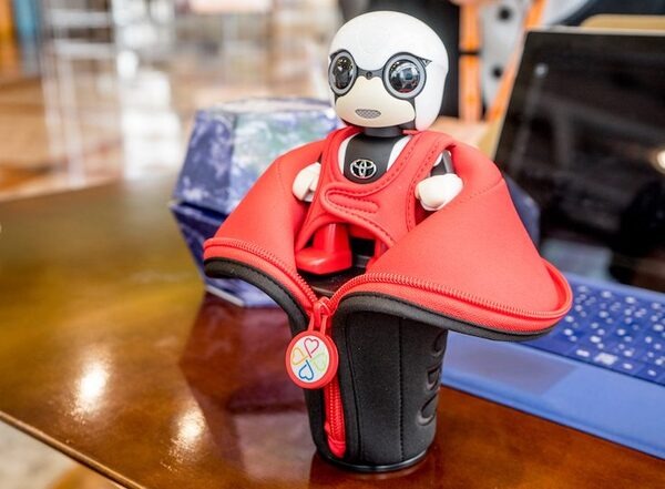 【速攻レビュー】トヨタのコミュニケーションロボット「KIROBO mini(キロボミニ)」入手しました！