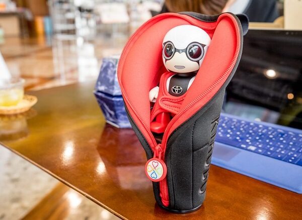【速攻レビュー】トヨタのコミュニケーションロボット「KIROBO mini(キロボミニ)」入手しました！