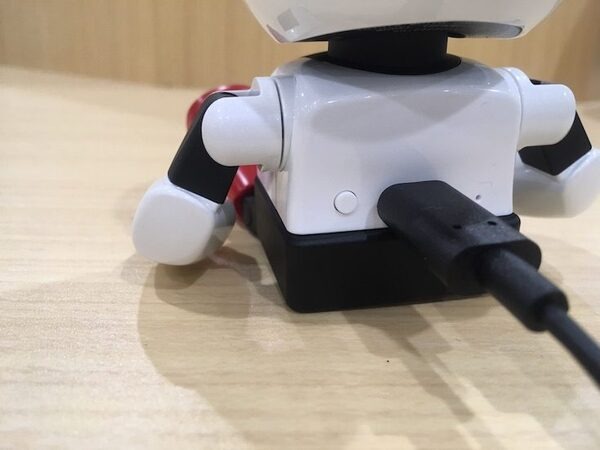 【超速レビュー】本日出荷開始！ トヨタのロボット「KIROBO mini(キロボミニ)」とお話してみました