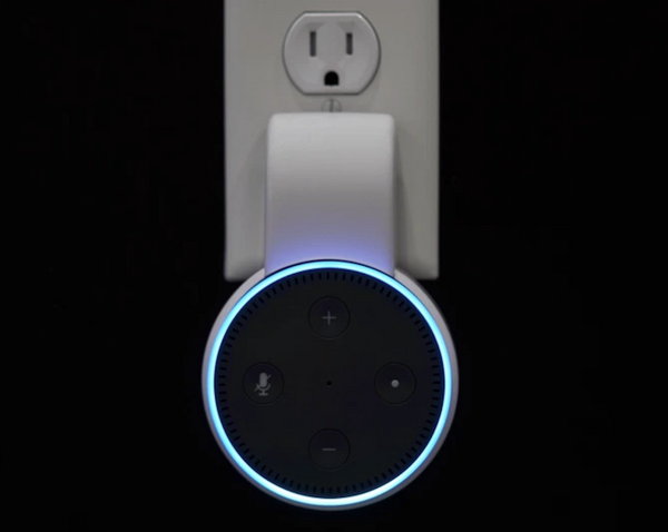 「Echo Dot Mount」があれば配線スッキリ、コンセントに刺すだけ！