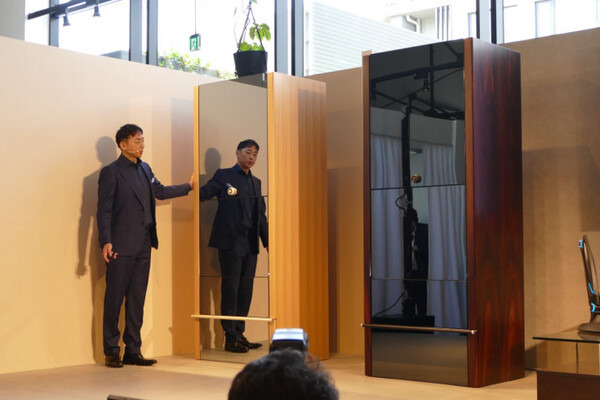 折りたたみだけでなく衣服と人の新しい関係を提案するランドロイド 製品版発表会「laundroid world 2017」を開催