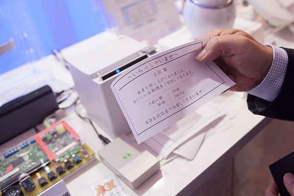 【声はロボホン似?】シャープがホームアシスタントをB to Bに応用したデモをAWS Summitで展示