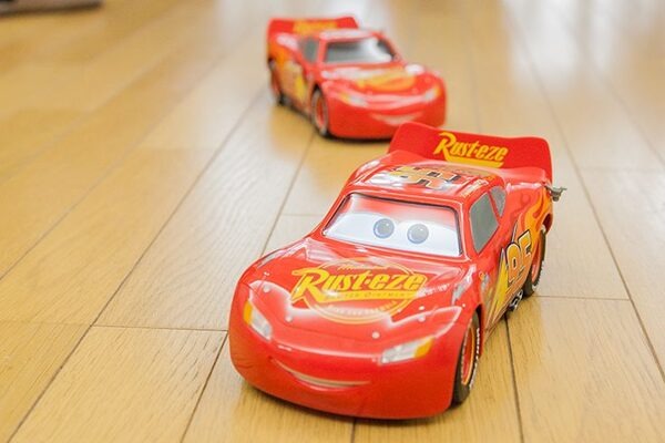 【驚愕】ディズニー/ピクサー映画「カーズ／クロスロード」の主役をスフィロが超リアルに再現！ただのラジコンカーとは大違い、日本語版は6/23発売