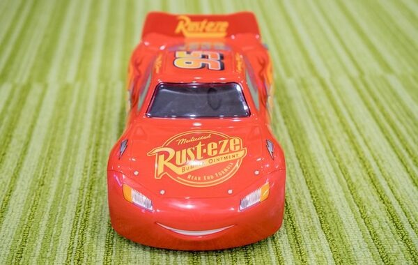 【速攻レビュー】スフィロ新作、映画カーズの「アルティメット ライトニング マックィーン」まずは開封の儀！