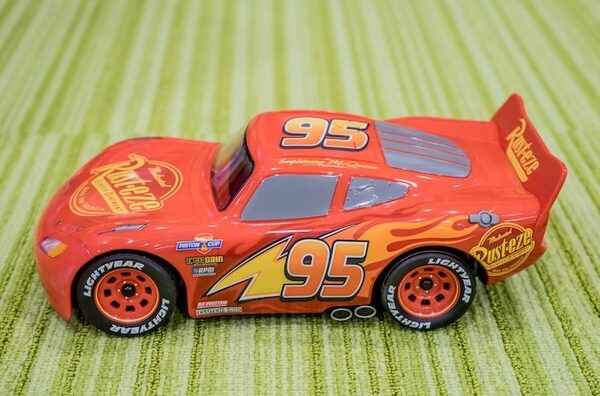 【速攻レビュー】スフィロ新作、映画カーズの「アルティメット ライトニング マックィーン」まずは開封の儀！