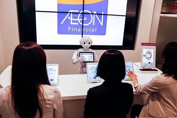 Pepperが3名同時に窓口対応、IBM Watsonが質問回答。ロボット化を進めるイオンカードの狙いと未来像