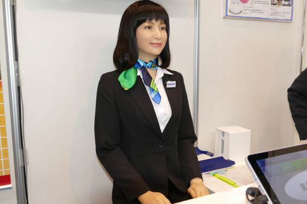サービスロボット市場に新たな活路を模索する協栄産業の取り組み 「クラウド」、「案内ロボ」から「点検ロボ」まで