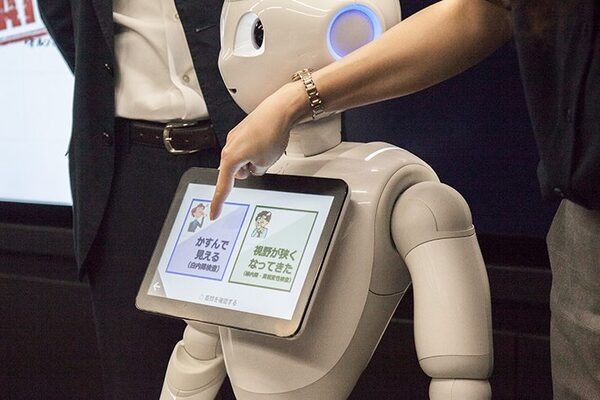 すべての病院やクリニックの待合室にPepperを!  医療機関向け「疾患啓発健康チェック」を無料でリリース