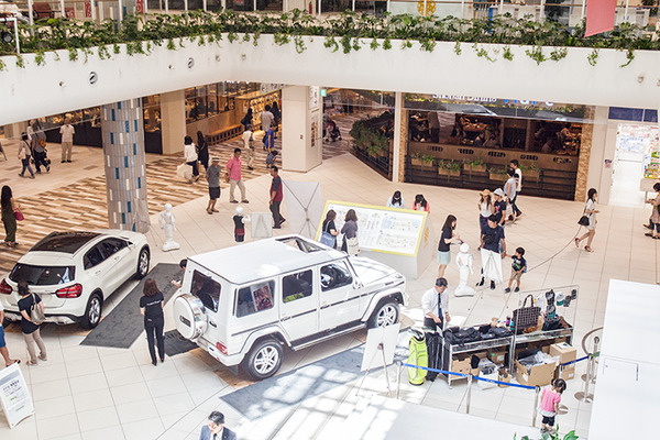 メルセデス・ベンツ展示イベントで3台のPepperを活用、新機能「SMSアプリ」でアンケート収集