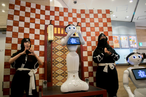 ヒトとロボットの音楽ユニット「mirai capsule」、有楽町・スタジオアルタの新劇場にデビュー