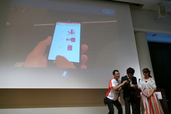 ZMP、歩道自動走行を目指す宅配ロボット「CarriRo Delivery」をデモ 「銀のさら」で宅配実証実験へ 対話機能も実装へ