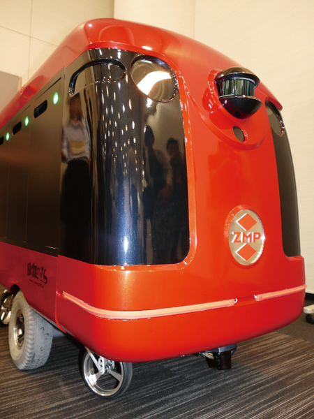 ZMP、歩道自動走行を目指す宅配ロボット「CarriRo Delivery」をデモ 「銀のさら」で宅配実証実験へ 対話機能も実装へ