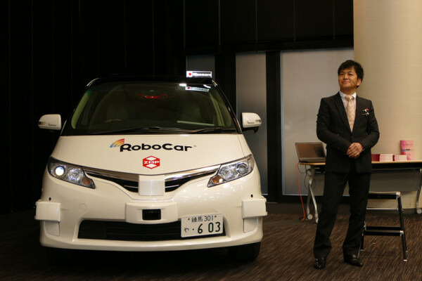 ZMP、歩道自動走行を目指す宅配ロボット「CarriRo Delivery」をデモ 「銀のさら」で宅配実証実験へ 対話機能も実装へ