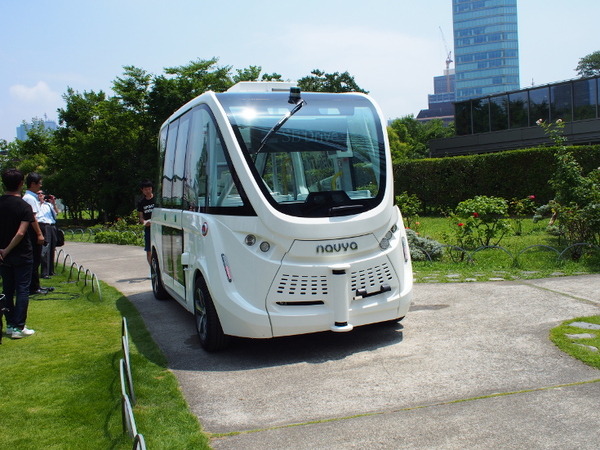 SBドライブの自動運転バス「NAVYA ARMA」に乗ってきた！ 行き先をタッチしてGOボタンを押すだけ
