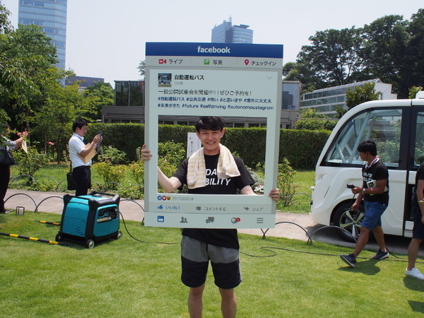 SBドライブの自動運転バス「NAVYA ARMA」に乗ってきた！ 行き先をタッチしてGOボタンを押すだけ