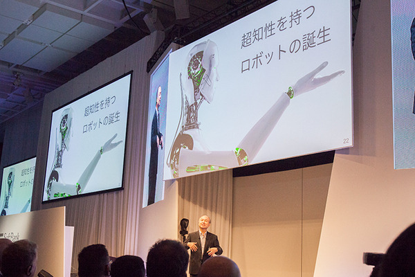 ソフトバンクワールドにボストン・ダイナミクスのキリン型ロボット「SpotMini」が登場！ 日本初お披露目
