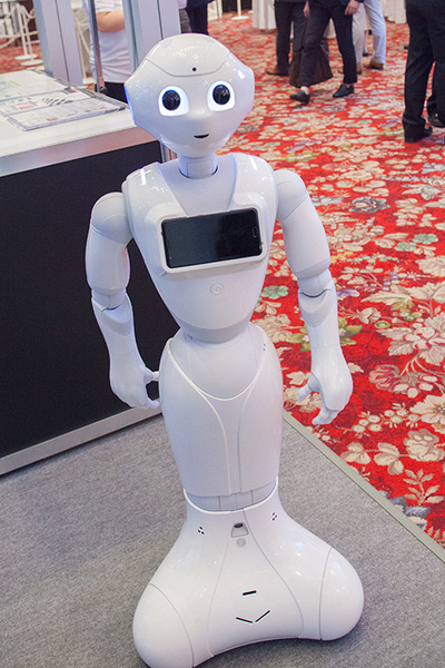 これって未発表の新型Pepper？不思議なロボットから見えてくるクラウドマインズのユニークで重要な取組み