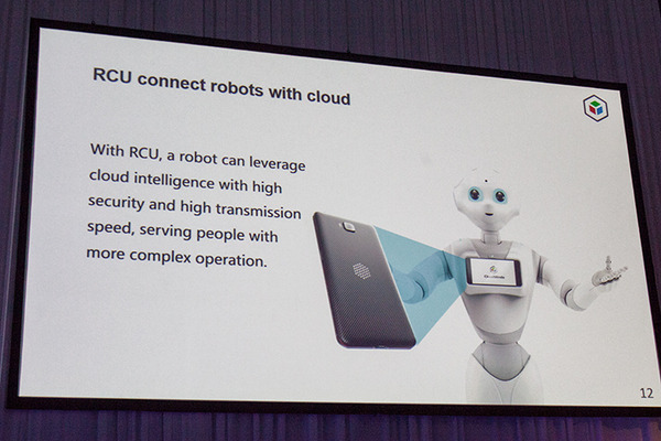 これって未発表の新型Pepper？不思議なロボットから見えてくるクラウドマインズのユニークで重要な取組み