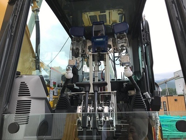 アスラテックなど共同で、建設機械の遠隔操作が可能なロボット「DOKA ROBO 3」を開発！ 災害復旧現場や危険地帯での利活用を