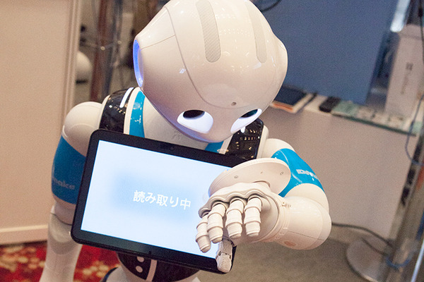 Pepperが免許証から登録情報を自動読み込み！ティンバーランド軽井沢店で約2倍の新規会員登録を獲得