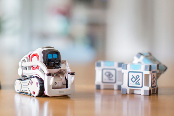 タカラトミー「COZMO」の魅力と技術を徹底解剖 ANKI社に聞く「4つの技術とプログラミング」