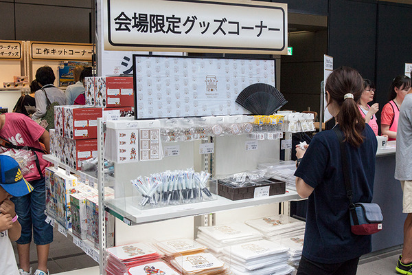 「ソニーブースでアイボとキュリオのステッカーをゲット!!」ロボカップゆる～いレポート