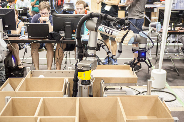 アマゾン・ロボティクス・チャレンジ(Amazon Robotics Challenge)徹底解説　主なルール、会場の様子、動画、技術的なポイント