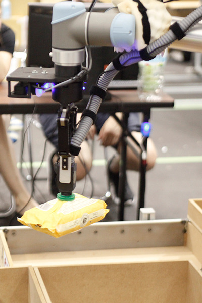 アマゾン・ロボティクス・チャレンジ(Amazon Robotics Challenge)徹底解説　主なルール、会場の様子、動画、技術的なポイント