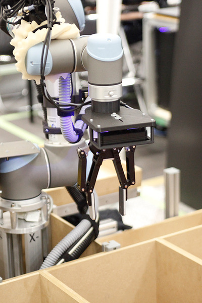 アマゾン・ロボティクス・チャレンジ(Amazon Robotics Challenge)徹底解説　主なルール、会場の様子、動画、技術的なポイント