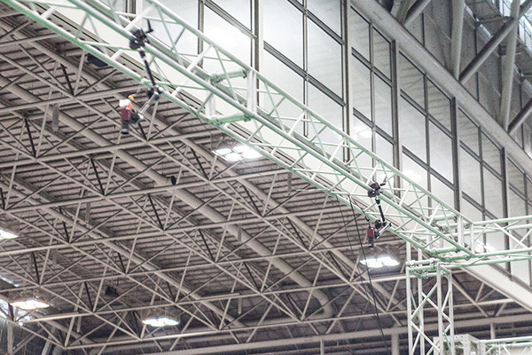 ロボカップサッカー「小型リーグ」の魅力と人気の秘密、スピードと戦術連携を実現する「ビジョンシステムとAIコンピュータ」とは