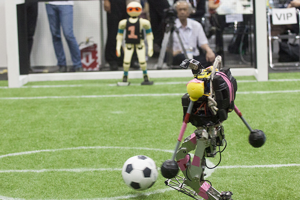 【ロボカップサッカー】ヒューマノイドリーグのルールと魅力「果てしなく遠い夢に向かって」