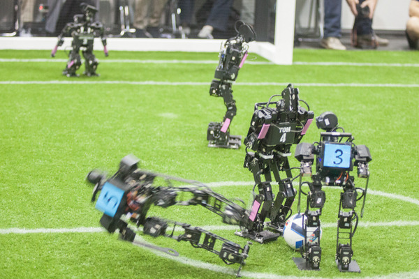【ロボカップサッカー】ヒューマノイドリーグのルールと魅力「果てしなく遠い夢に向かって」