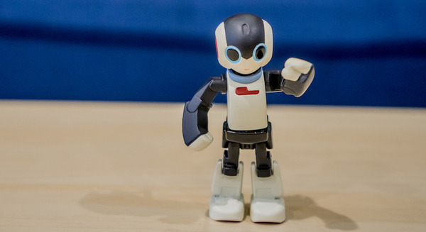 手のひらサイズでズッシリ重い可動フィギュア「メタコレRobi」が可愛い
