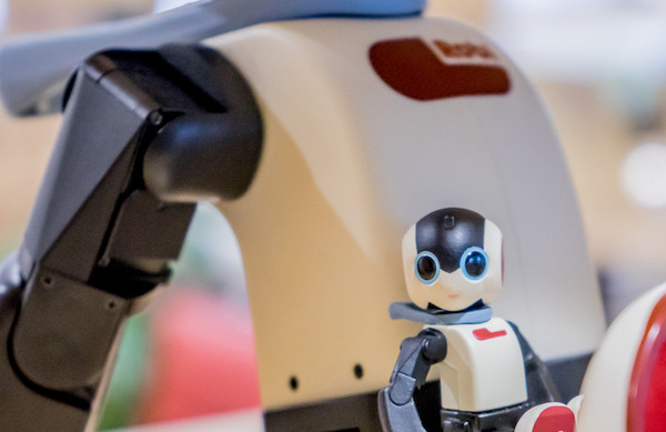 手のひらサイズでズッシリ重い可動フィギュア「メタコレRobi」が可愛い