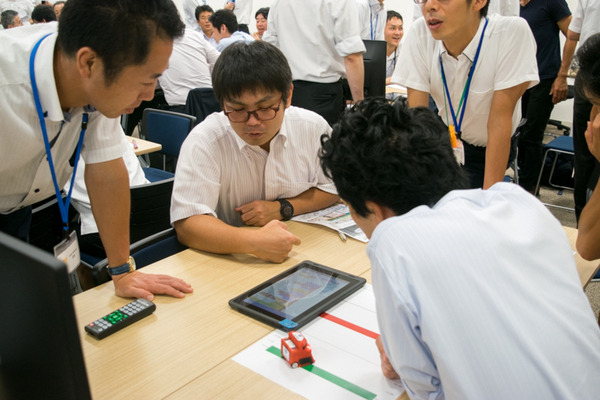 横浜で小学校の教職員向けロボットプログラミング教室が開催、140名が参加