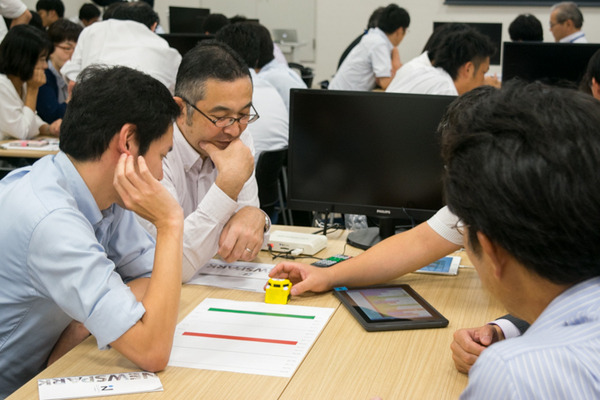 横浜で小学校の教職員向けロボットプログラミング教室が開催、140名が参加