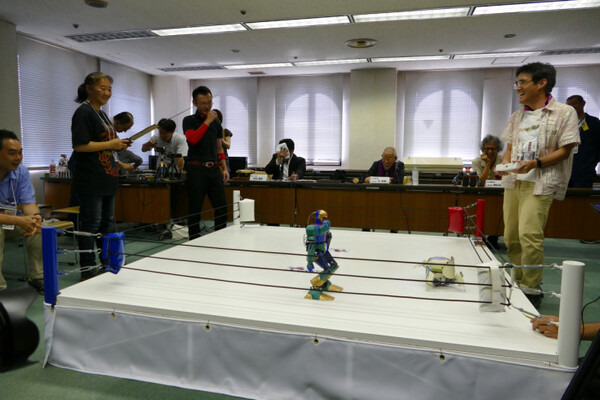 夢が未来を創る「第１回プラレス大会」開催　「プラレス３四郎」連載開始35周年記念