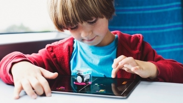 【数量限定】世界初！iPadと連動するロボット「TABO8」が学習雑誌『小学8年生』の付録に