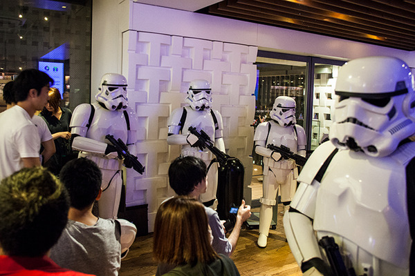 【速報】最新作「スター・ウォーズ／最後のジェダイ」の新キャラ＆新ドロイド、注目の謎とは？ 「Force Friday II」イベントレポート