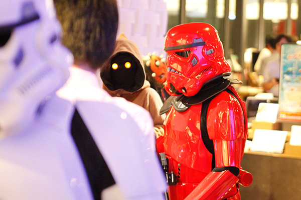 【速報】最新作「スター・ウォーズ／最後のジェダイ」の新キャラ＆新ドロイド、注目の謎とは？ 「Force Friday II」イベントレポート