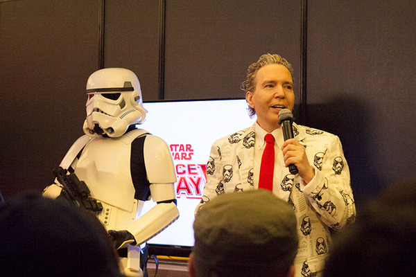 【速報】最新作「スター・ウォーズ／最後のジェダイ」の新キャラ＆新ドロイド、注目の謎とは？ 「Force Friday II」イベントレポート