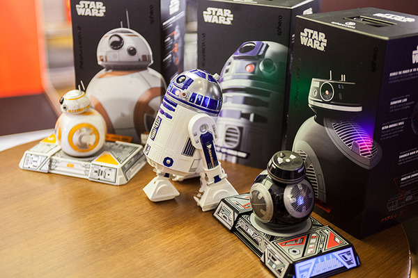 【速報】最新作「スター・ウォーズ／最後のジェダイ」の新キャラ＆新ドロイド、注目の謎とは？ 「Force Friday II」イベントレポート