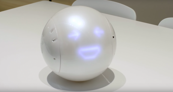 パナソニックが家庭用ボール型ロボット「Educational Partner」を発表！ 「どうやって移動してるの？」