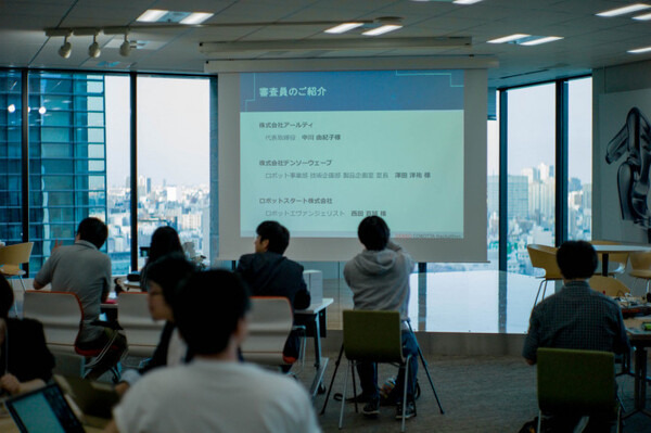 小型ロボットアームの活用法を考える、デンソーの「COBOTTAハッカソン」が開催！