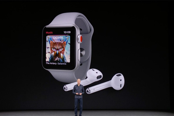 【速報】アップルウォッチがiPhoneから旅立つ日 ～アップルが「Apple Watch Series 3」を発表、音声通話/LTE対応のGPS + Cellularモデルも