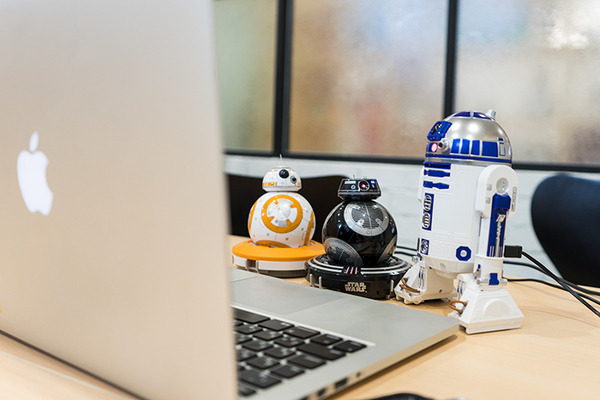 【動画あり】R2-D2、BB-9E、BB-8の3台と一緒に映画を観るってどういうこと？スフィロ「Watch With Me（一緒に映画をみよう）」レポート
